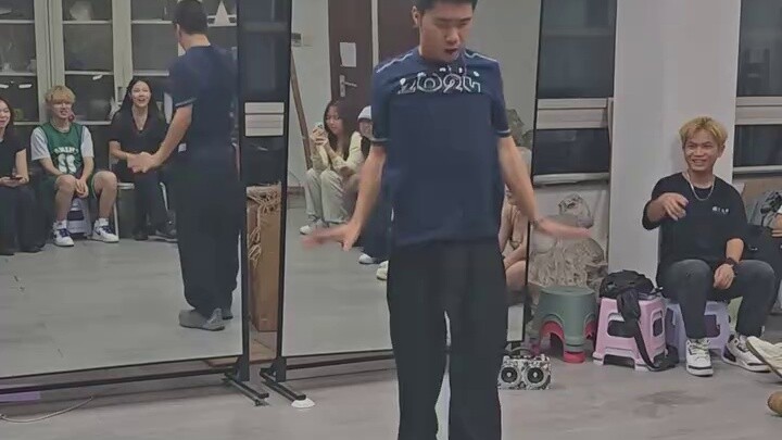 【LOCKING】Senior klub hip-hop menunjukkan betapa abstraknya lagu ini, hahahaha