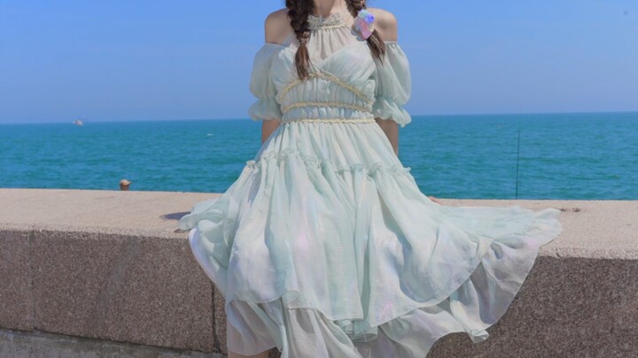 Let’s enjoy the blue sea breeze!