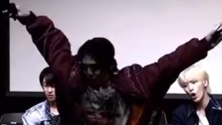 【SEVENTEEN】หัวหน้าทีม: แฟนคลับยังทำให้กังวลกว่าเพื่อนร่วมวงอีก จนต้องใช้เท้ารับมือถือเพราะตกใจ!