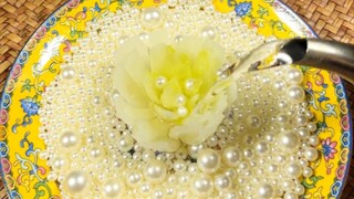 Đại nhân Cáp Lễ thích ăn trân châu chần nước, tôm đỏ xào đĩa vàng, quả nhiên là một đại tinh tế mà!