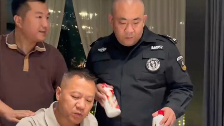 Meminjam bunga untuk mempersembahkan kepada Buddha, menyesuaikan dengan keinginan orang lain.