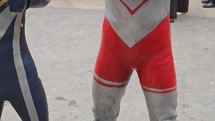 Hai Ultraman làm từ nước? ?