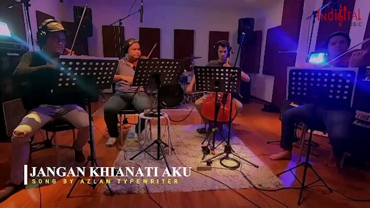 Azlan & The Typewriter - Jangan Khianati Aku (Official Music Video)