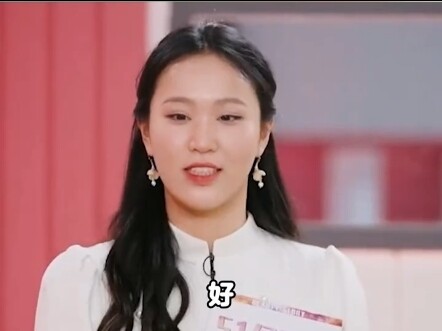 The makeup at the Artisan Convention—well, this is hard to judge," Zhang Yuqi