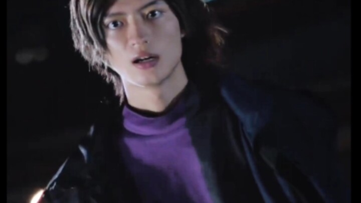 How can someone be so handsome just by walking a few steps?