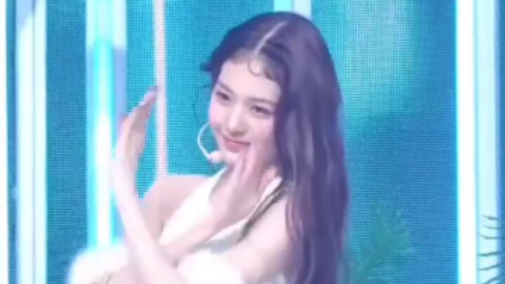 Mereka begitu populer hingga sudah menjadi wajah grup, bahkan melampaui grup itu sendiri.