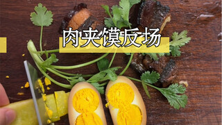 以为爸爸背着他偷吃什么好吃的，馋坏了