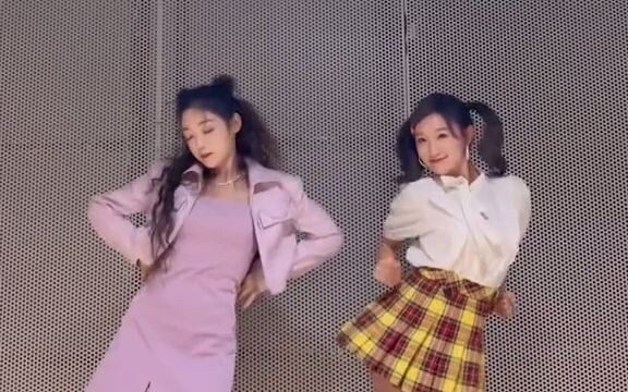 [Li Zixuan][Xilinnayi Gao] Meeting after one year! Li Zixuan stretches and dances