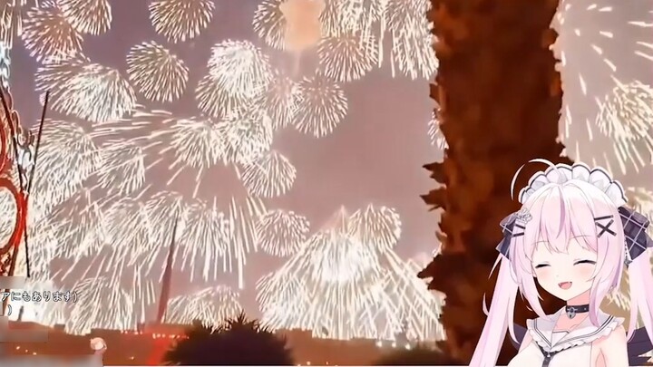 Japanese Lolita watched the Chinese fireworks and exclaimed! I want to go too!