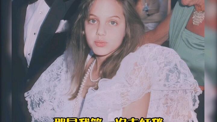 #Julie: “I’m so tired of walking the red carpet—unless I’m bringing my own daughter along…” Shiloh r