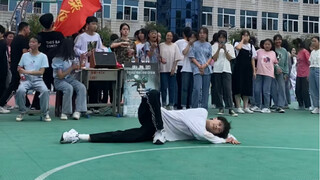 EVERGLOW- LA DI DA校园招新男生翻跳