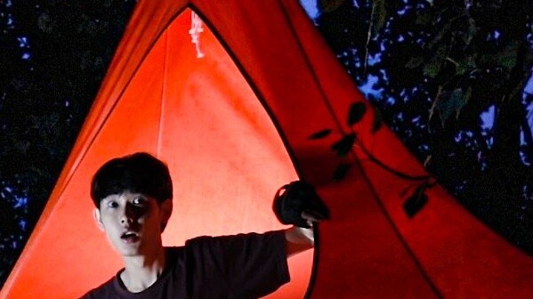 Living in a tent on a tree for 24 hours! It rained at night and my body got wet