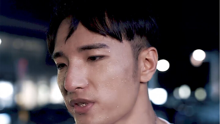 Ai mà chẳng từng trẻ trung bồng bột, hà cớ gì anh cứ mãi chấp niệm như thế?