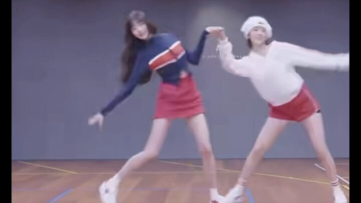 IVE - خارج التسجيل، غرفة تدريب الرقص الثنائي~