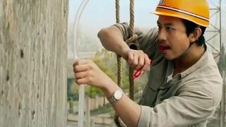 工程队爆破建筑找不到切口，谁料小伙用水管轻松解决，包工头看懵了