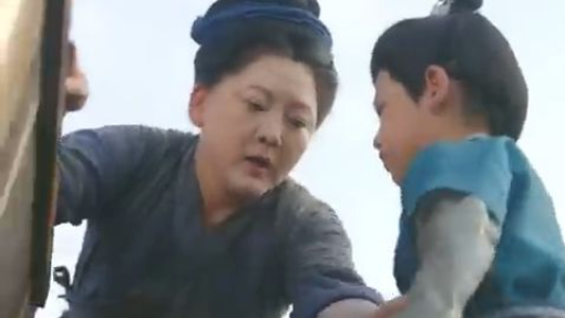 Putra yang ingin jadi menantu terpandang memutus ibunya,pedagang ikan