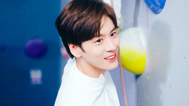 Độc ác thật! Đừng bàn về diễn xuất nữa, nam thứ có thể chỉ cho nam chính cách cười không?