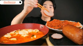 Bát mì và xúc xích khổng lồ phần cuối #mukbang