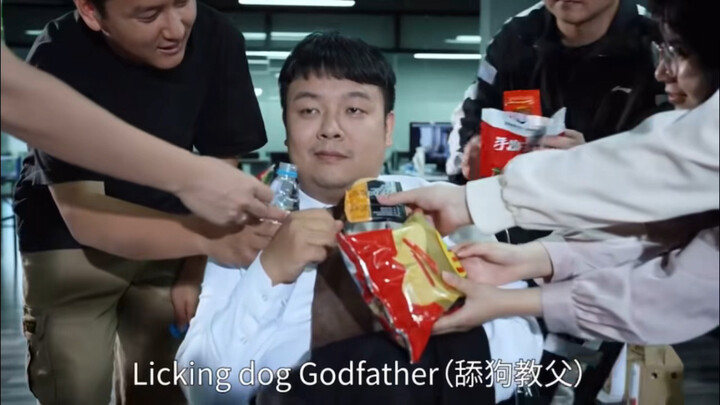 Chú lợn Tiểu Minh quả xứng danh “giáo hoàng liếm gấu”