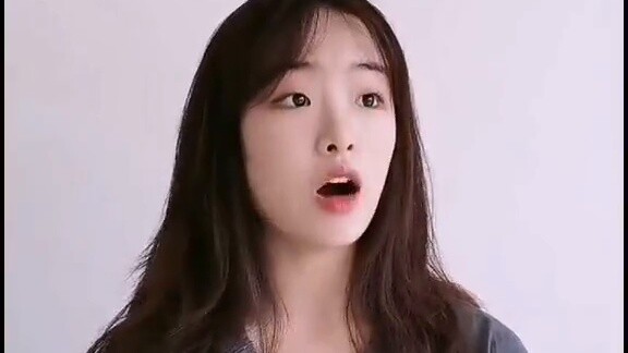 Do you use U-shaped cards or rubber bands to make your hair look good?