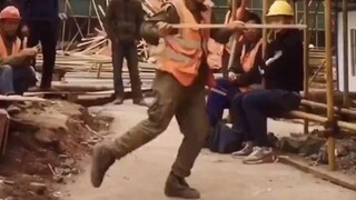 في اللحظة التي بدأت فيها الموسيقى، تم الاستحواذ على روح مايكل جاكسون