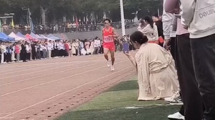 何杰校运会5000米比赛，满级大佬屠杀新手村！