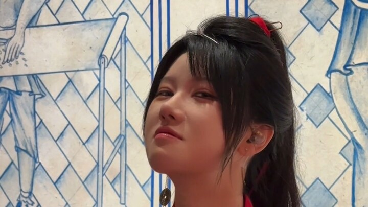 Here are some behind-the-scenes bloopers from this Mid-Autumn Festival gala that couldn't make it to