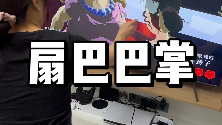 بمجرد انتهاء الدوام، أمسكت بيد المقبض وبدأت تلطم، وكانت تصرخ أثناء اللطم، ولا نجرؤ على السؤال عن الس