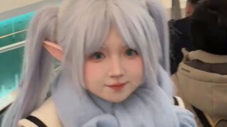 Model memakai vs. saya yang tingginya 148cm memakai pakaian cosplay Fulilian