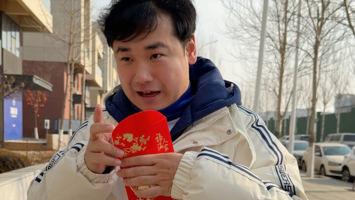 Bersama kakak-kakak dan adik-adik, kami mengucapkan Selamat Tahun Baru untuk semuanya!