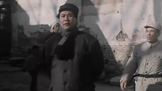 "Ketika bunga-bunga di gunung mekar dengan indah, dia tersenyum di tengah semak-semak."
