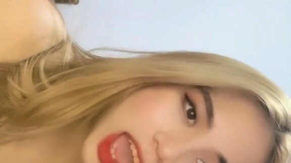 suara mirip anime siapa yaaa imut banget ahaha