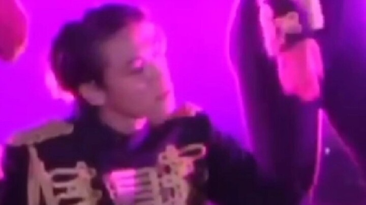 【Zando Pertunjukan Tengah Malam】Bagaimana dia bisa menari dengan begitu indah (Fokus Pemotretan Peng