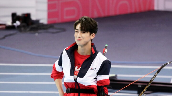 【R1SE He Luoluo】Group Favorite? Or Bullied by the Group?