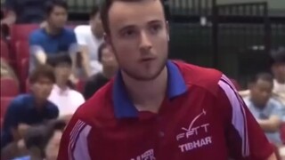 تلك الحركات الثلاثة المثيرة للجدل في عالم تنس الطاولة الصيني، جعلت لونغ قوه يغضب لدرجة أنه كاد أن ير