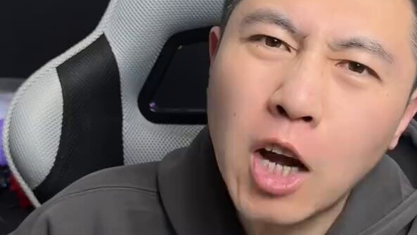 ดาร์กมาสเตอร์ ยูกิโอ ขนาด 50 ซม. หนัก 6 กก. แม้แต่สุนัขก็ไม่ยอมเล่นกับเขา