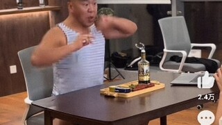 Bagikan, sangat suka, duduk di kursi sambil merokok (jika suka, silakan klik ikuti)