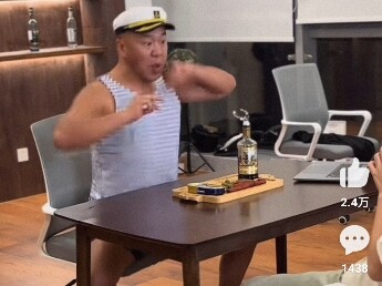 Bagikan, sangat suka, duduk di kursi sambil merokok (jika suka, silakan klik ikuti)