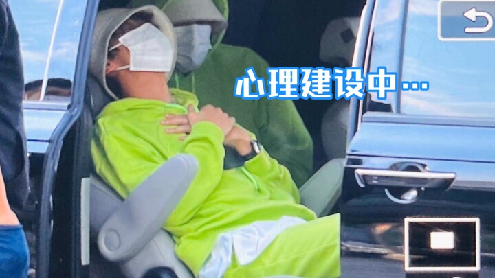 【عندما ارتدى 7 ميونغ نفس الزي في المطار】 ستارز: لم أشعر بمثل هذا الخزي منذ وقت طويل. رينجون: شعوري غ