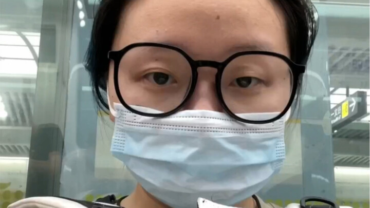 上班丑关我下班什么事啊，96年秃头女摄影师