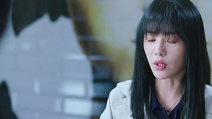 สาวน้อยใช้แค่เงินสดในการจับจ่าย จนในยามคับขัน นิสัยนี้ก็ช่วยเธอไว้ได้อย่างมาก!