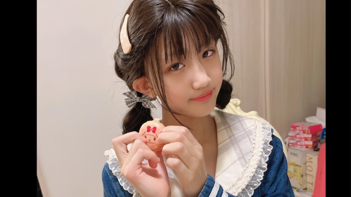 Foodie Xiaohanhan’s Daily Life: So Cute—She’s Already Found Something Delicious!