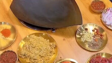 Dù có phải bán nồi bán chảo cũng phải ăn một bữa thịt