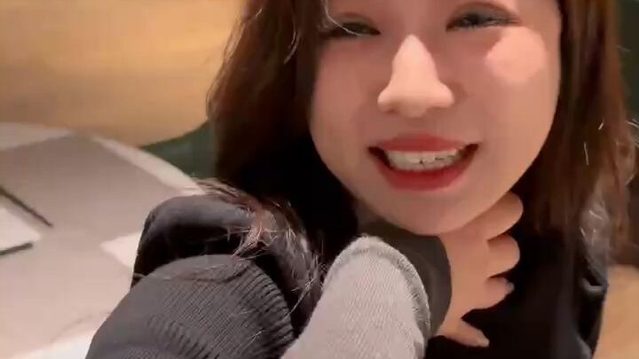 It’s definitely not just 1.5 meters; her actual height is just under 1.8 meters.