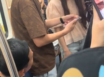 坐地铁的小心了
