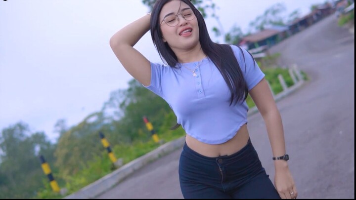 DJ BEAUTY AND A BEAT  PALING DI CARI