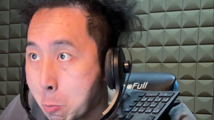 Bermain game memperlihatkan aksen