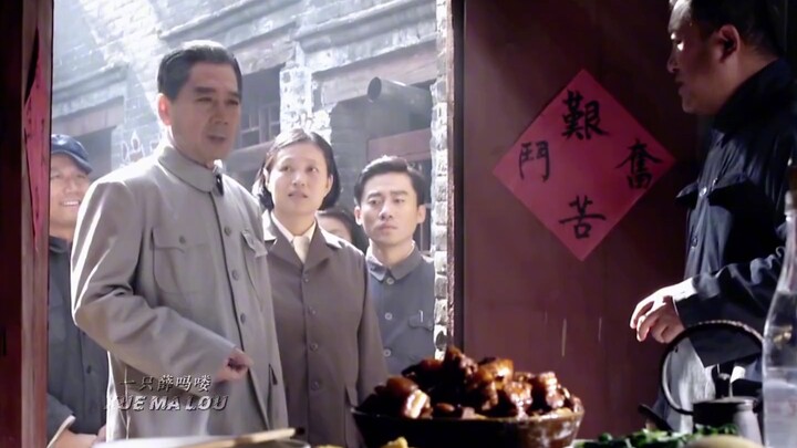 【ดูฉบับเต็มได้ที่คอมเมนต์】ท่านวางใจประชาชนไว้ในหัวใจ ประชาชนก็เชิดชูท่านสูงสุด #หนังเก่า #ประชาชนจงเ