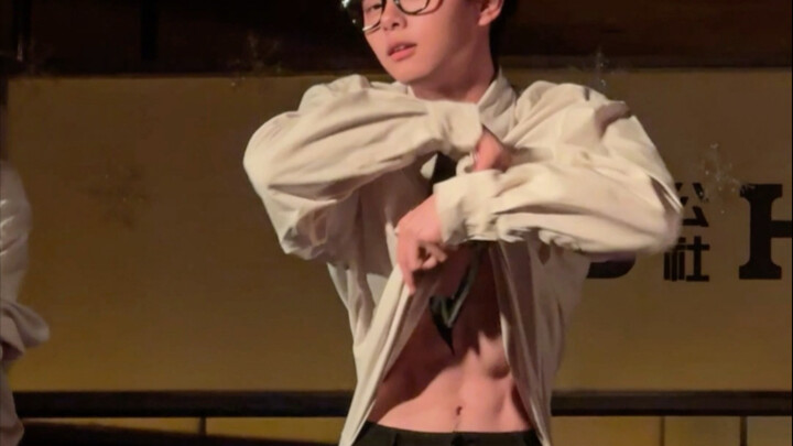 《下班后我在给吧c边被同事碰见…》