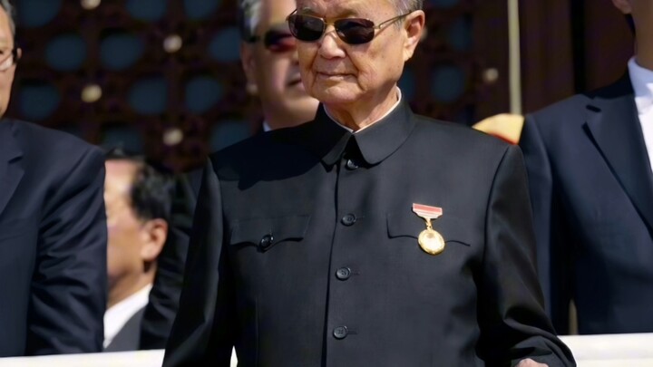 Leaving only a clean breeze in my sleeves, three springs of tearful rain see the traveler off.